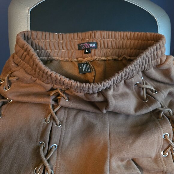 Allure Luxe Lace Up Women's Fleece L Mocha - Picture 2 of 4